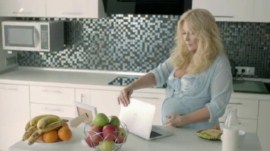 48-летняя Таисия Повалий показала свой огромный беременный живот