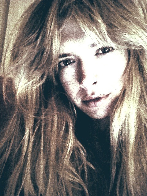 Вера Брежнева вновь дразнит поклонников фото без косметики!