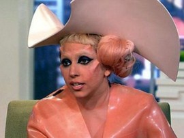 Леди Гага вновь шокировала своими нарядами