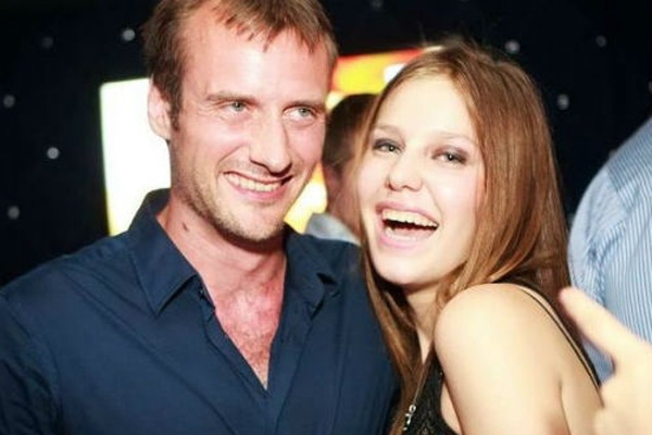 «Холостяк» Френсис Романов развлекается с девочками в ночном клубе, забыв невесту Лену Ряснову!