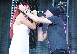 Певица МакSим шокировала публику развязным поведением: она устроила оргию на сцене!