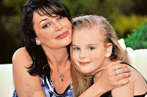 Дочь покойного Александра Абдулова выросла настоящей красавицей!