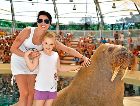 Дочь покойного Александра Абдулова выросла настоящей красавицей!