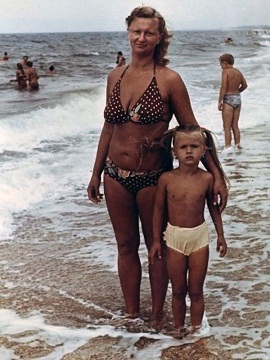 Аня Семенович появилась на пляже топлесс!