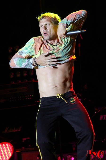 Фагот и Скрипка устроили танцы в стиле «ню» на рок-фестивале Summer Sound!