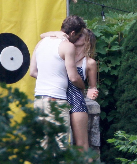 Экс-супруг Скарлетт Йохансон зажигает с подружкой Ди Каприо!