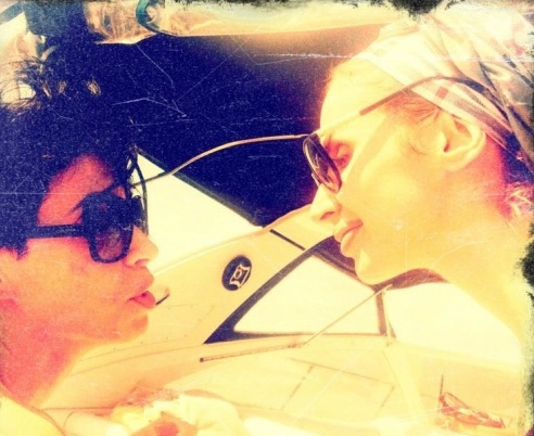 Светлана Лобода снова переключилась на женщин: кадры поцелуев на страницах сети!