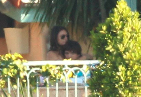 Мила Кунис и Эштон Катчер целуются, не стесняясь папарацци!