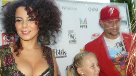 Настя Каменских вышла на сцену с голой попой! 