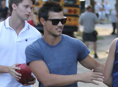 Патрик Шварценеггер нашел себе мускулистого друга!