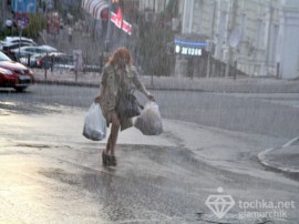 Анастасия Стоцкая до нитки промокла под 
