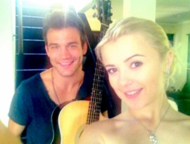 Мика Ньютон на людях целовалась с незнакомым мужчиной