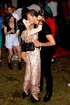 Самая известная стриптизерша мира завела роман с мальчиком