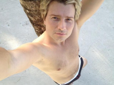 Голый Николай Басков готовится рекламировать трусы