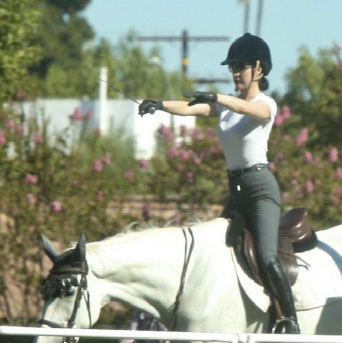 Самая знаменитая стриптизерша мира оседлала горячего жеребца!