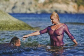 Анастасия Волочкова шокировала публику голой грудью 