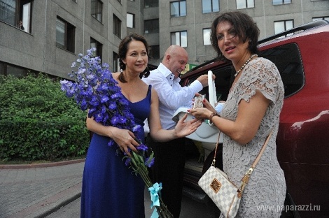 44-летняя актриса Ольга Кабо выписалась из роддома и впервые показала сына!