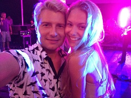 Почти женатый Коля Басков развлекается в компании загадочной блондинки Полины!