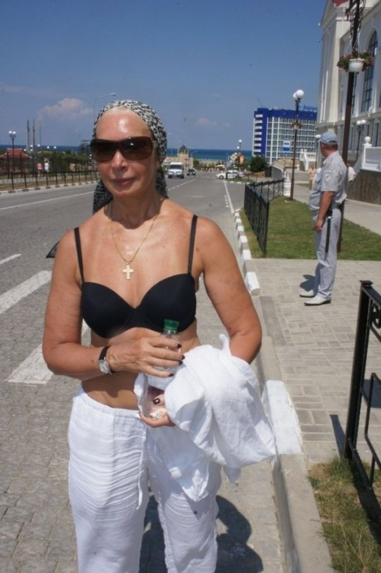 65-летняя актриса Татьяна Васильева показала грудь президенту Януковичу!