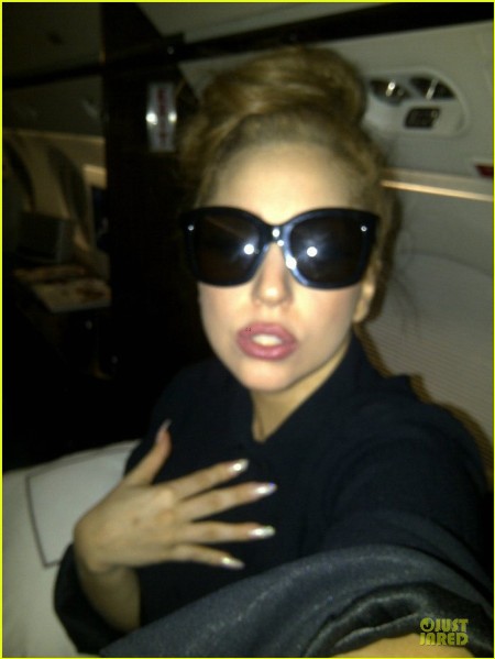 lady-gaga-shaved-head-02