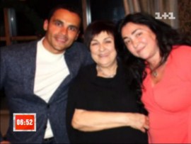 Певица Лолита «зажгла» с молоденьким мужем в киевском ресторане