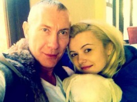 Юная Мика Ньютон завела отношения с 47-летним актером