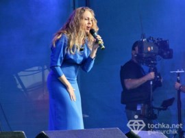 Певица Alyosha впервые после родов показалась на людях