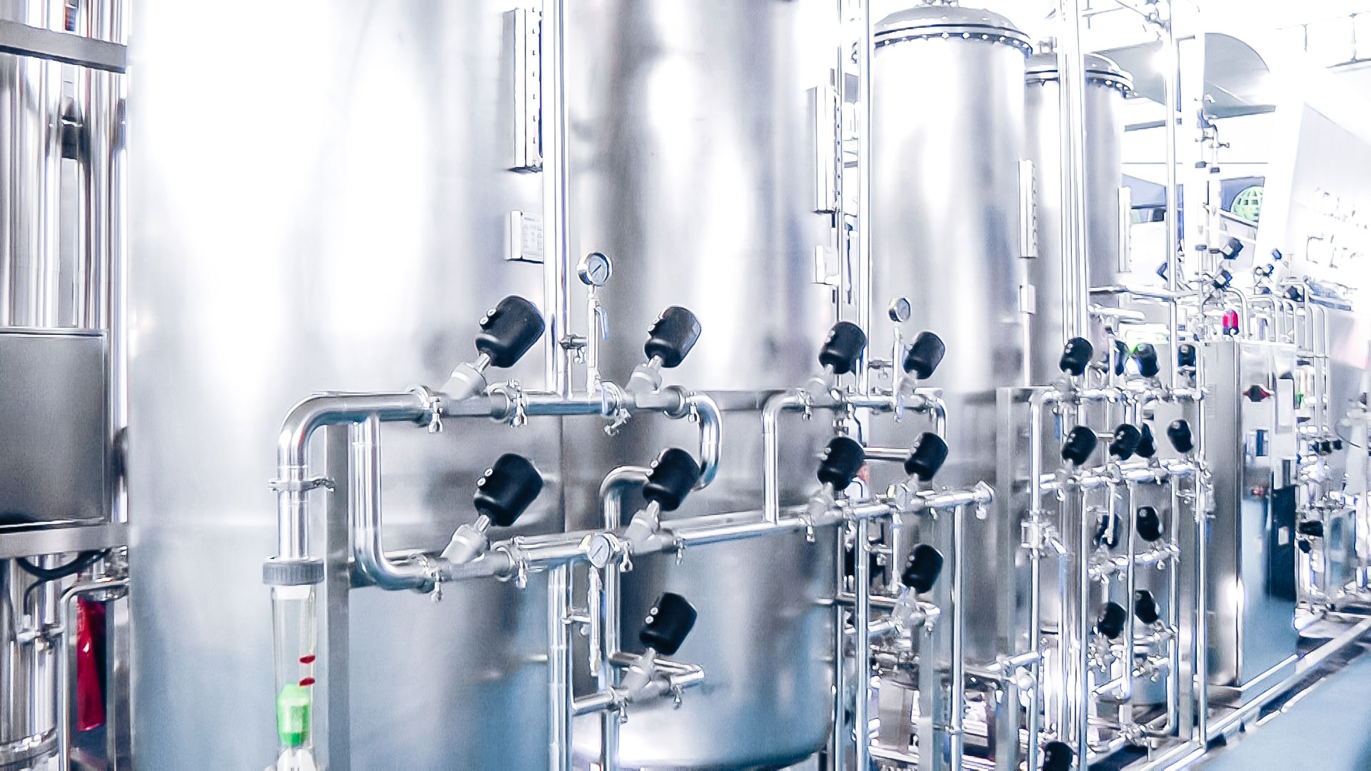 Automatic-equipment-for-preparation-of-liquids-in-reactor-in-pharmaceutical-production-USA