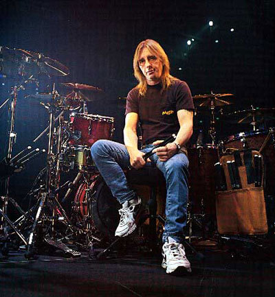 Члена группы AC/DC осудили за хранение наркотиков