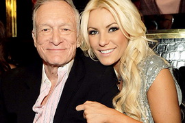 Основателя Playboy невеста решила выставить на свежий воздух! 