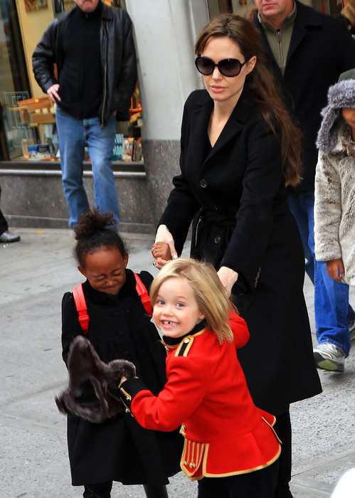 Анджелина Джоли и Бред Пит готовятся к Новому году