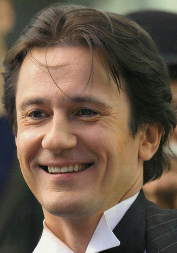 Олег Меньшиков - стильный мальчишка в красных туфельках!