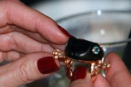 Любовник подарил Ксении Собчак эксклюзивное кольцо