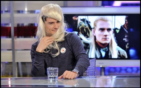 Милашка Орландо Блум предпочитает белые парики и цыплят   (фото)