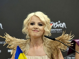 Мика Ньютон торту предпочитает мамин бульон