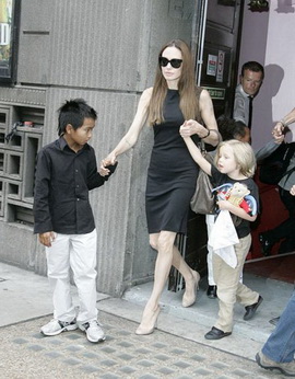 Анджелина Джоли тяжело больна 