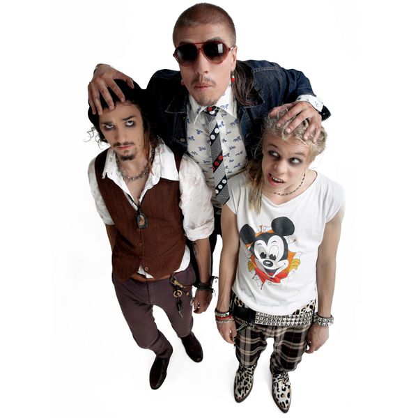 Борис Апрель ночевал в КПЗ, а QUEST PISTOLs убегали от ГАИ