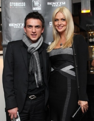 Влад Топалов окольцевал Викторию Лопыреву!