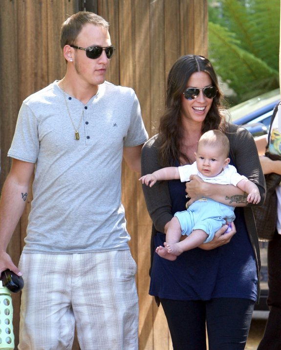 Аланис Мориссетт с семьей: счастливы вместе!