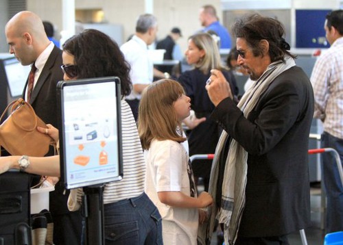 Аль Пачино с детьми: уставшие малютки с любимым папой