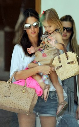 alessandra-012911-12