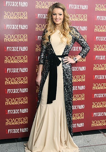 Роскошь и скромность в нарядах звезды «Универа» - Марии Кожевниковой