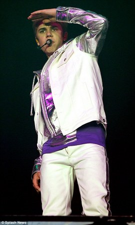 article-1365773-0D942D60000005DC-636_468x781