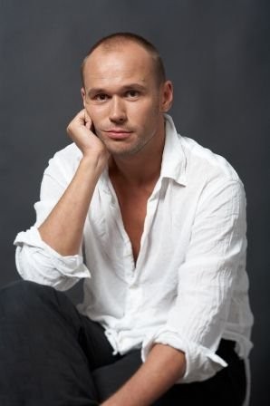 «Глухарь» Максим Аверин устроил дебош на дне рождения