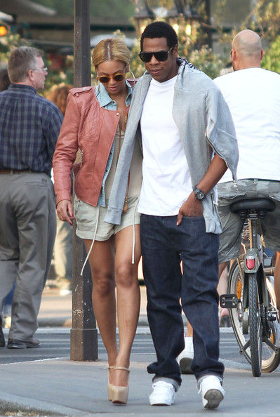 Бейонсе и Jay-Z: прогулка в Париже (фотоотчет)