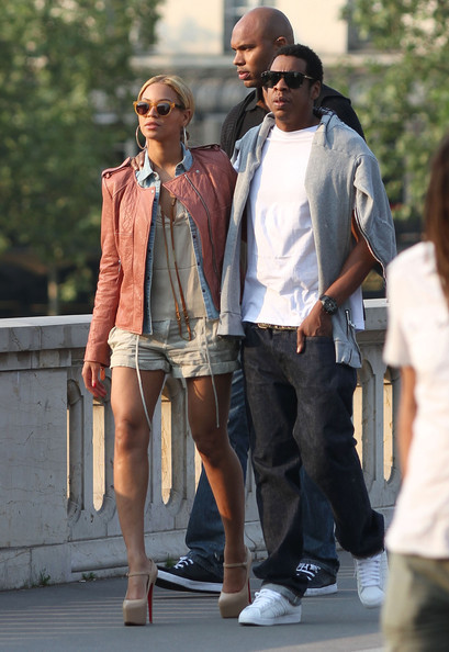 Бейонсе и Jay-Z: прогулка в Париже (фотоотчет)