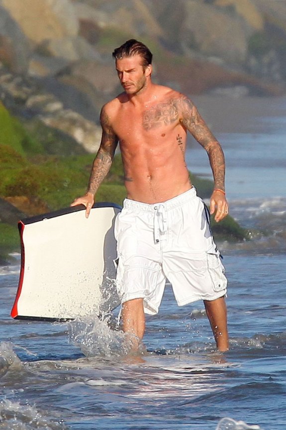 Дэвид Бекхем и сыновья: отчаянные серферы!