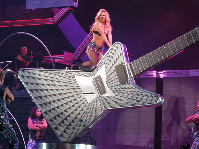 Бритни Спирс в туре «Femme Fatale»