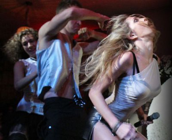 Вера Брежнева устраивает «горячие шоу» втайне от мужа