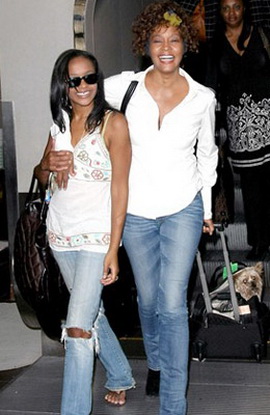 Дочь Уитни Хьюстон застукали за употреблением наркотика! 